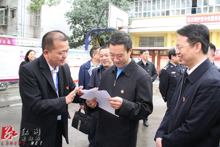 中央组织部组织二局巡视员,副局长刘文在民安街道督导扫黑除恶专项